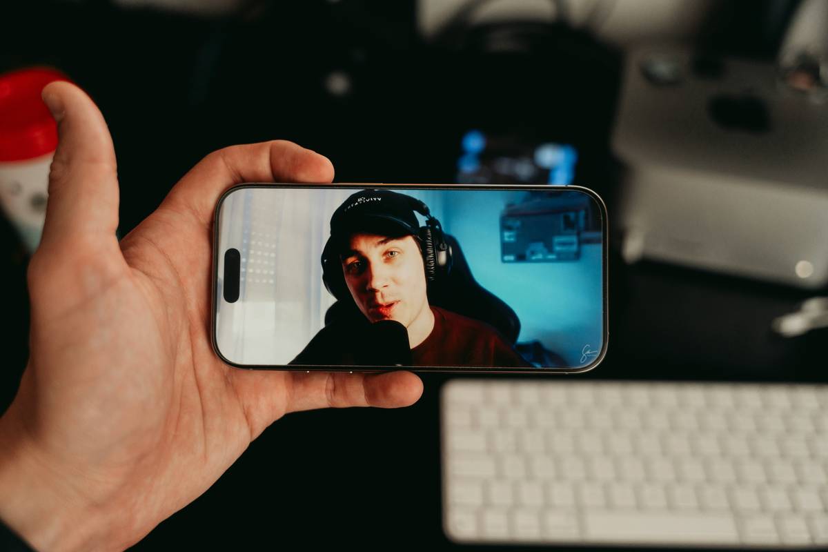 The Best Travel Wireless Microphone for Influencers Who Hate Bad Audio (and Lost Luggage)
